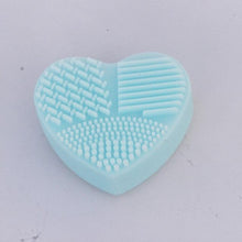 Load image into Gallery viewer, Heart Shape Makeup Brush Cleaning